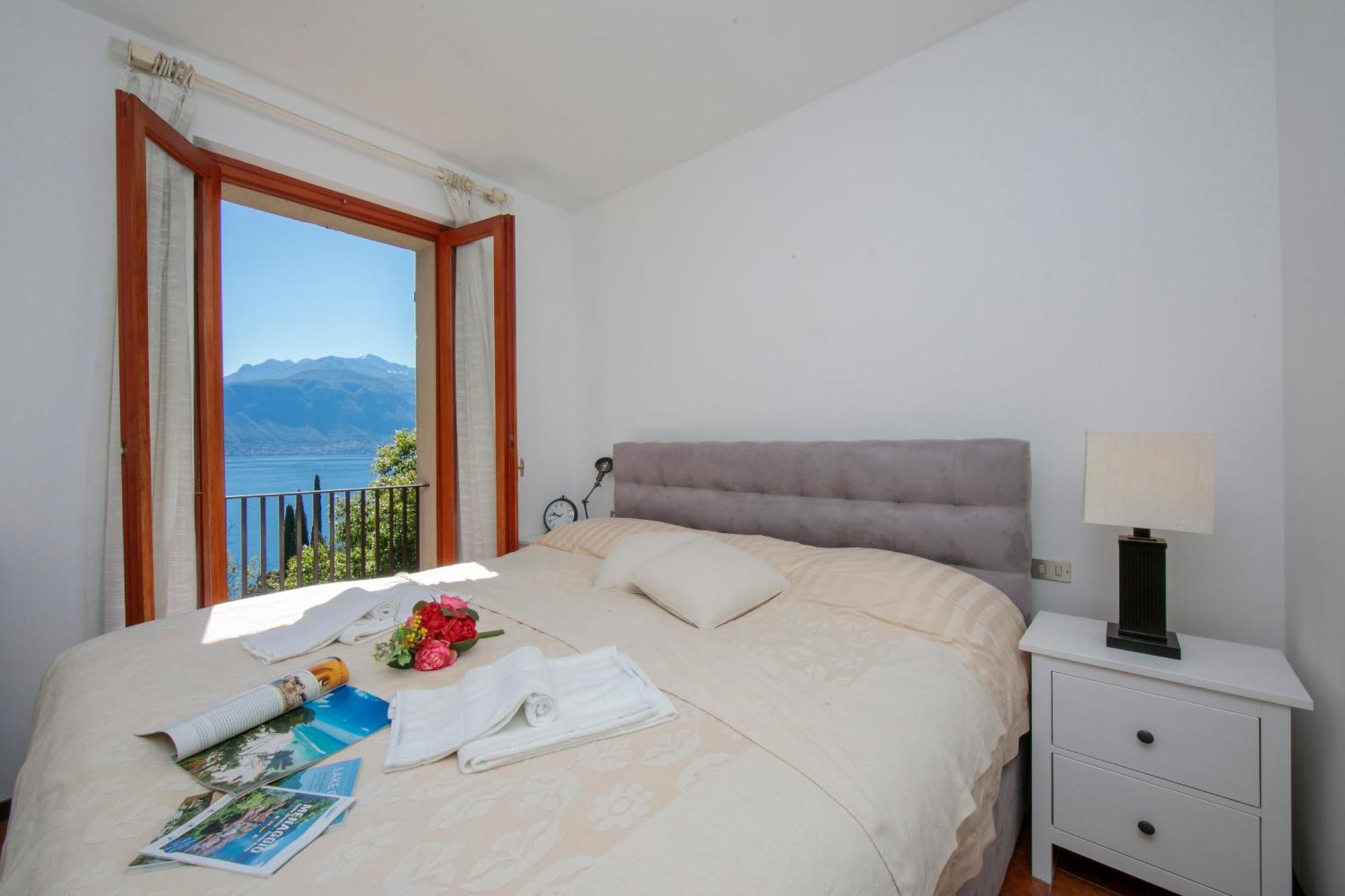 Bella Menaggio Terrazzo Apartment ภายนอก รูปภาพ