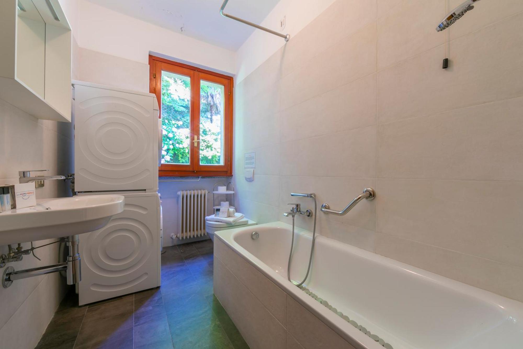 Bella Menaggio Terrazzo Apartment ภายนอก รูปภาพ